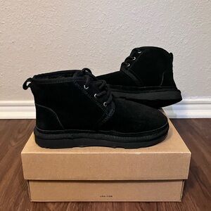 UGG NEUMEL II, color Black, size 3Y